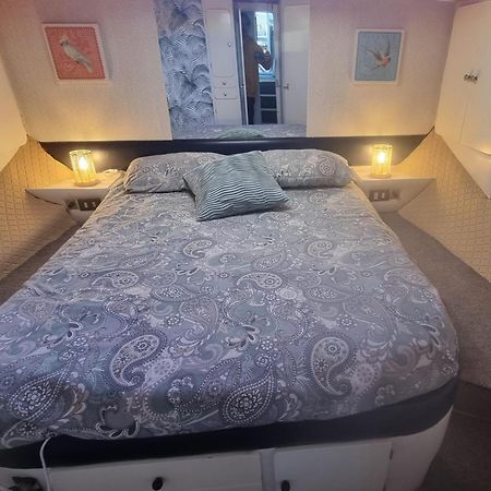 Beautiful And Comfy Boat In Barcelona With Boat Tour Option Hotel ภายนอก รูปภาพ