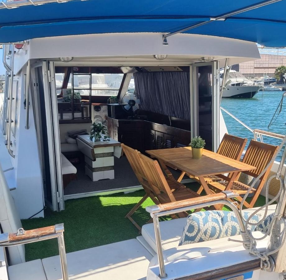Beautiful And Comfy Boat In Barcelona With Boat Tour Option Hotel ภายนอก รูปภาพ