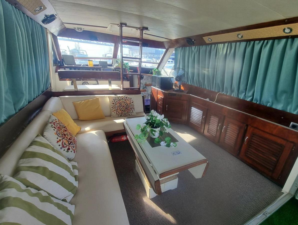 Beautiful And Comfy Boat In Barcelona With Boat Tour Option Hotel ภายนอก รูปภาพ