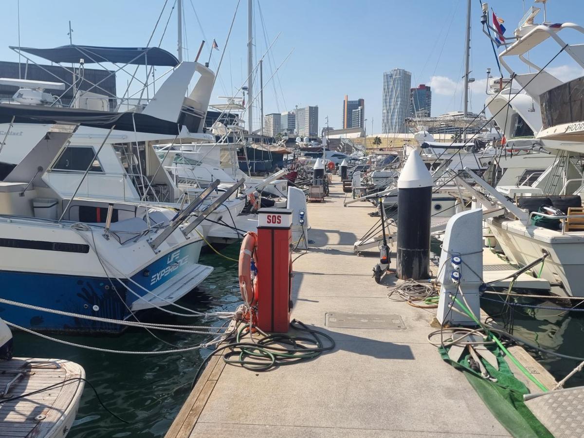 Beautiful And Comfy Boat In Barcelona With Boat Tour Option Hotel ภายนอก รูปภาพ