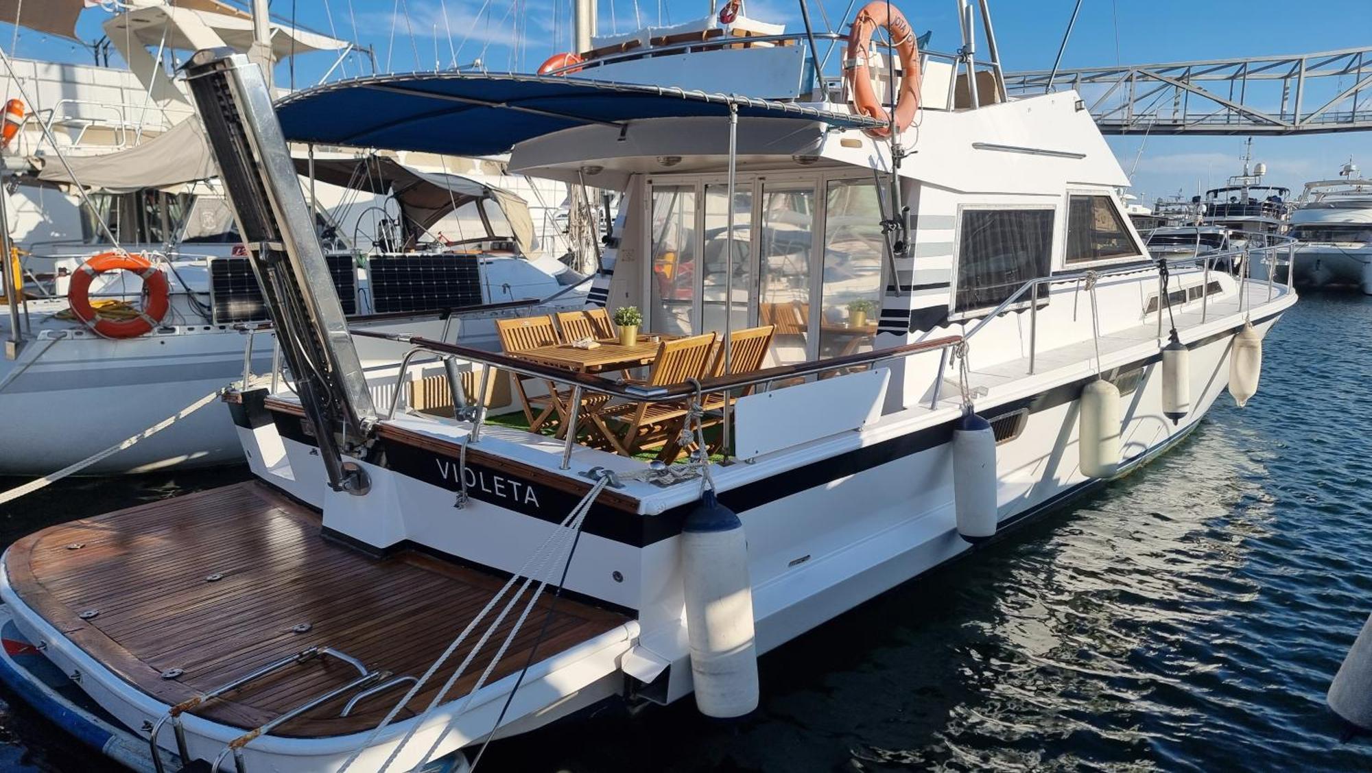 Beautiful And Comfy Boat In Barcelona With Boat Tour Option Hotel ภายนอก รูปภาพ