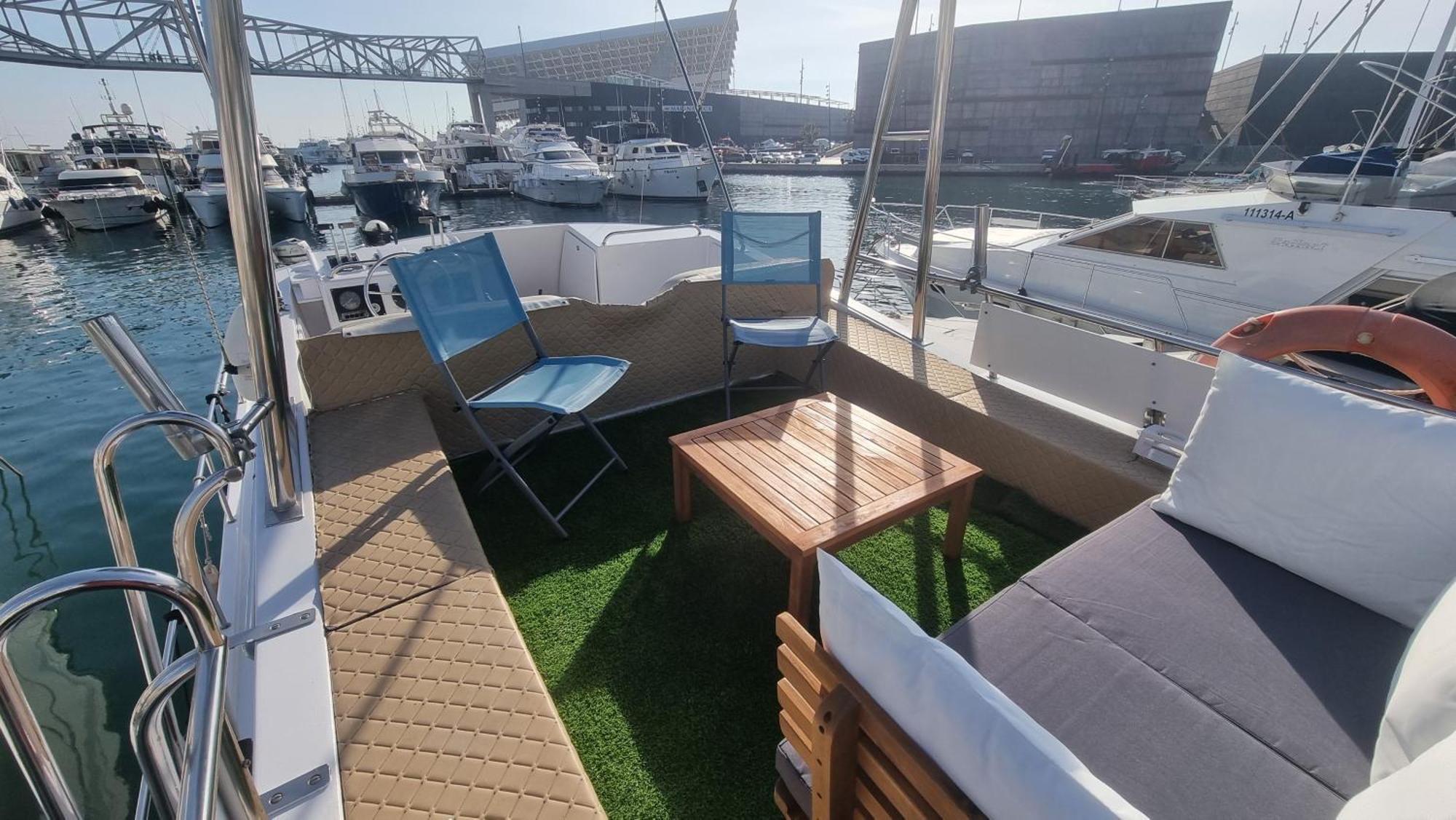 Beautiful And Comfy Boat In Barcelona With Boat Tour Option Hotel ภายนอก รูปภาพ
