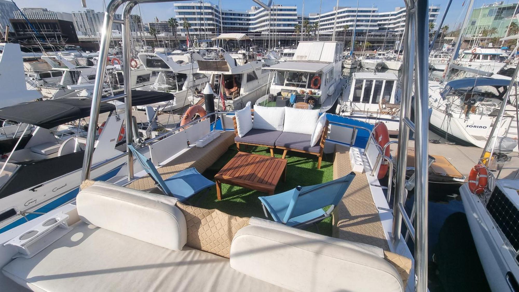 Beautiful And Comfy Boat In Barcelona With Boat Tour Option Hotel ภายนอก รูปภาพ