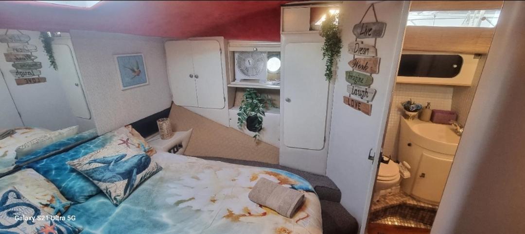 Beautiful And Comfy Boat In Barcelona With Boat Tour Option Hotel ภายนอก รูปภาพ