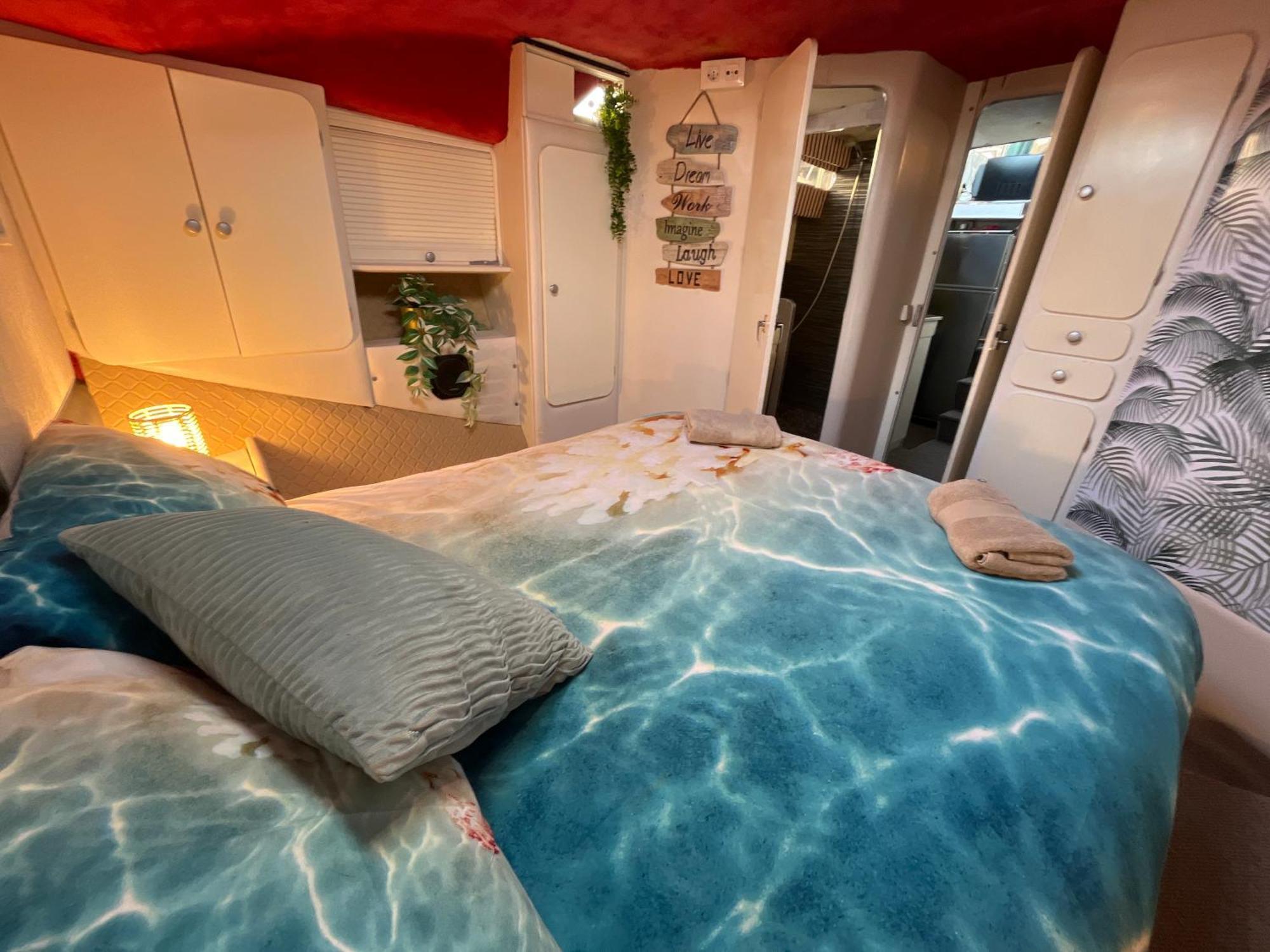 Beautiful And Comfy Boat In Barcelona With Boat Tour Option Hotel ภายนอก รูปภาพ