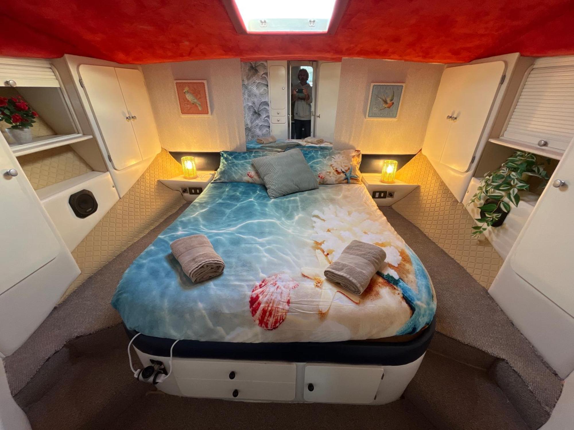 Beautiful And Comfy Boat In Barcelona With Boat Tour Option Hotel ภายนอก รูปภาพ