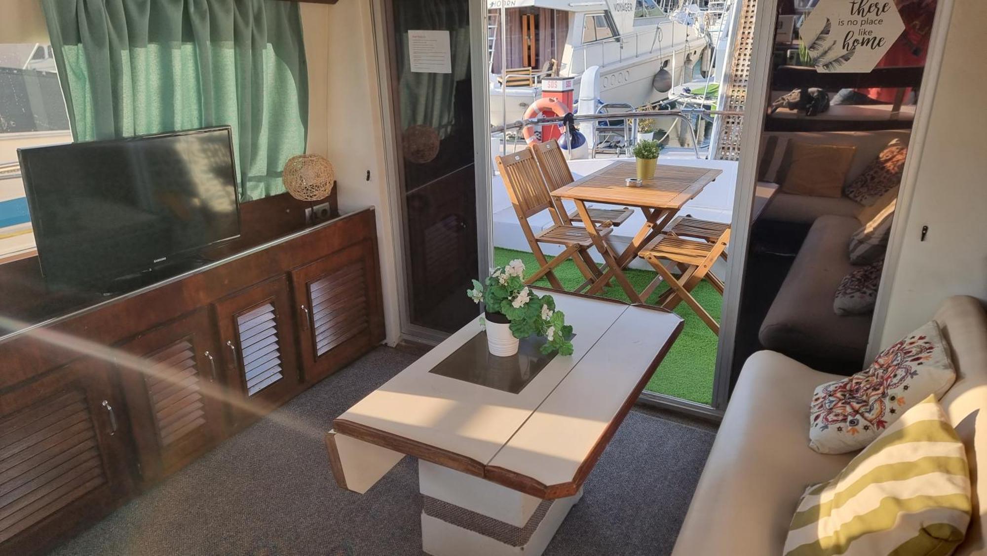 Beautiful And Comfy Boat In Barcelona With Boat Tour Option Hotel ภายนอก รูปภาพ